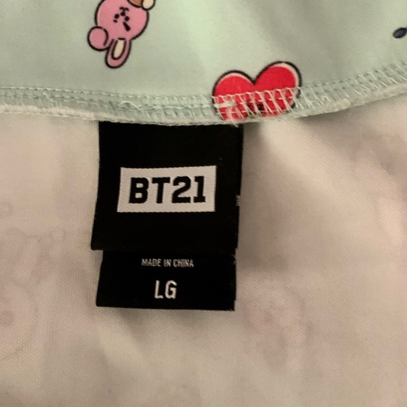 BTS’ brand BT21 skater skirt. L fits more like a M - Picture 3 of 4